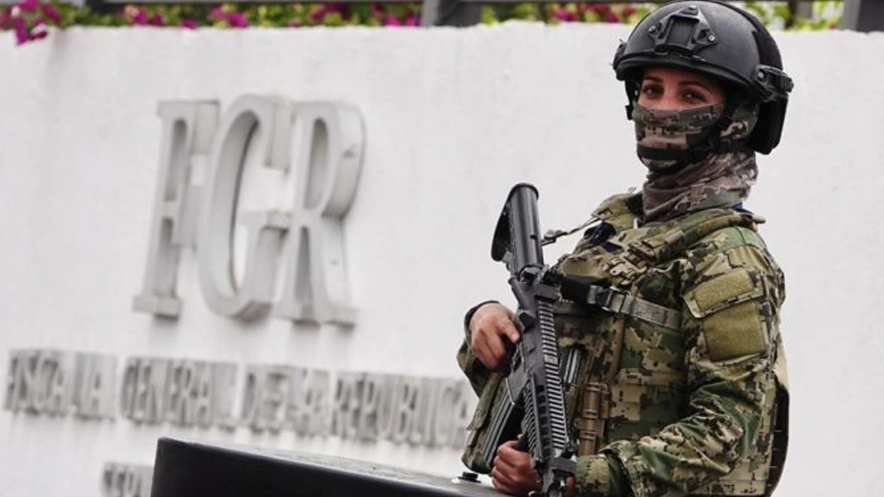 FGR investiga a más de 2 mil funcionarios por posibles delitos dentro ...